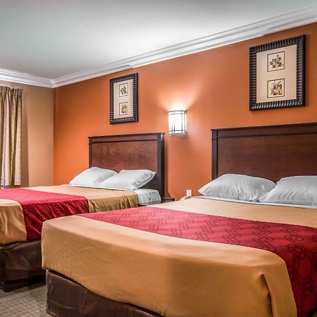 Hotel Baymont By Wyndham Ontario Esterno foto