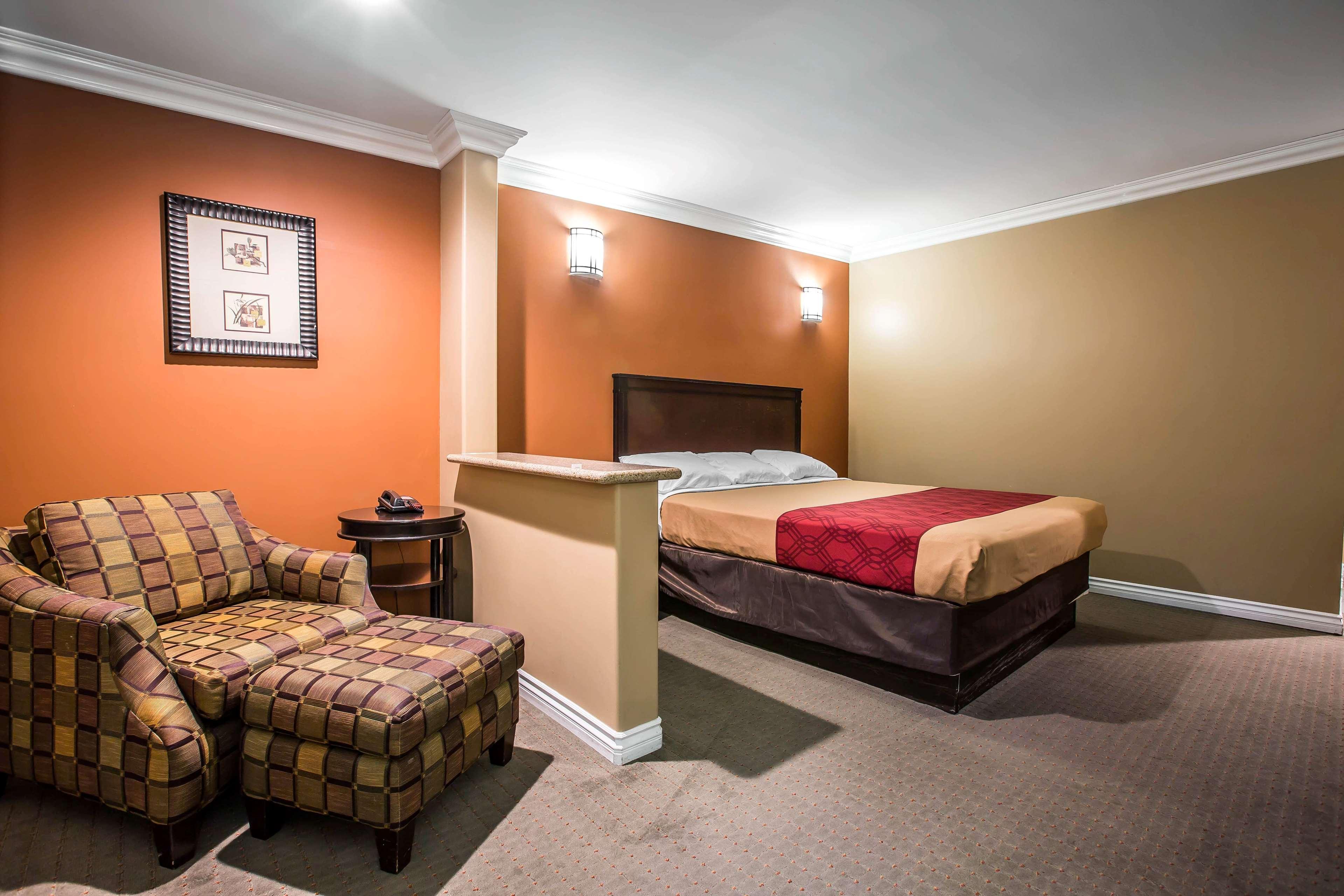 Hotel Baymont By Wyndham Ontario Esterno foto