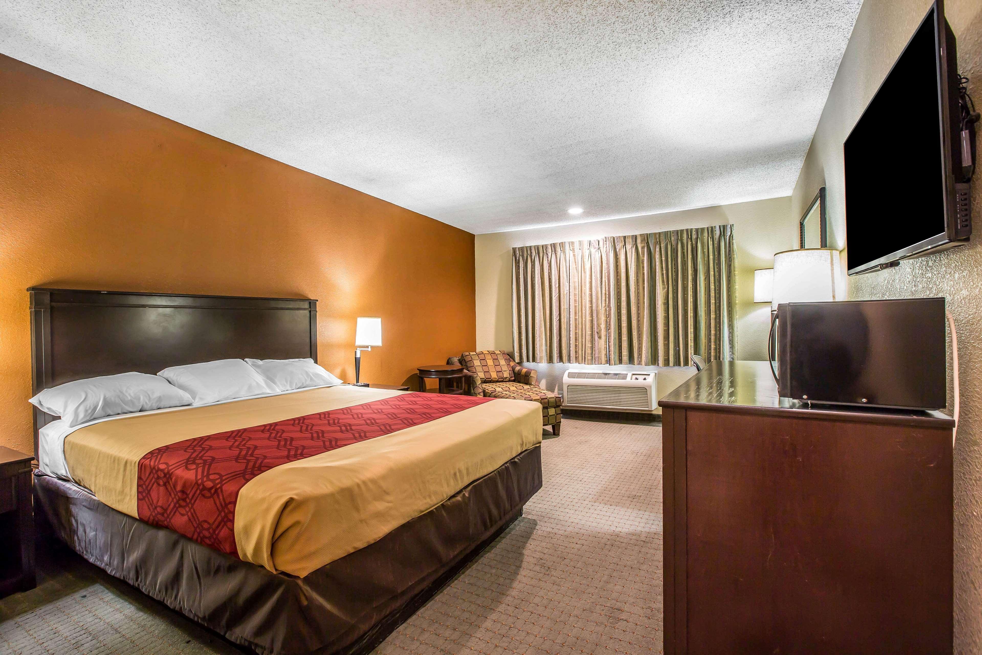 Hotel Baymont By Wyndham Ontario Esterno foto