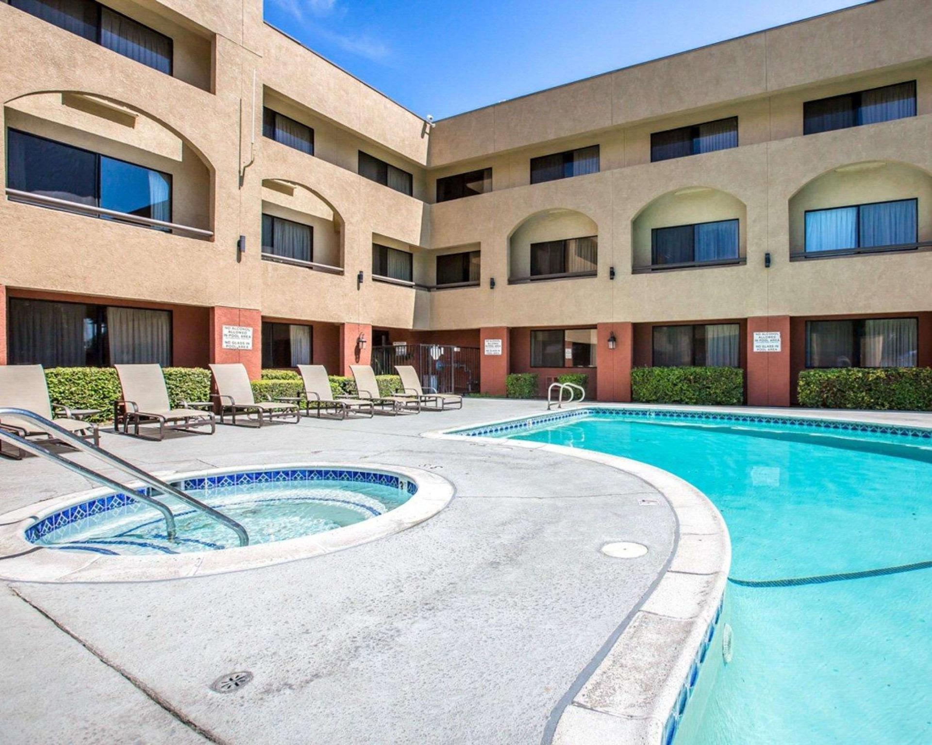 Hotel Baymont By Wyndham Ontario Esterno foto