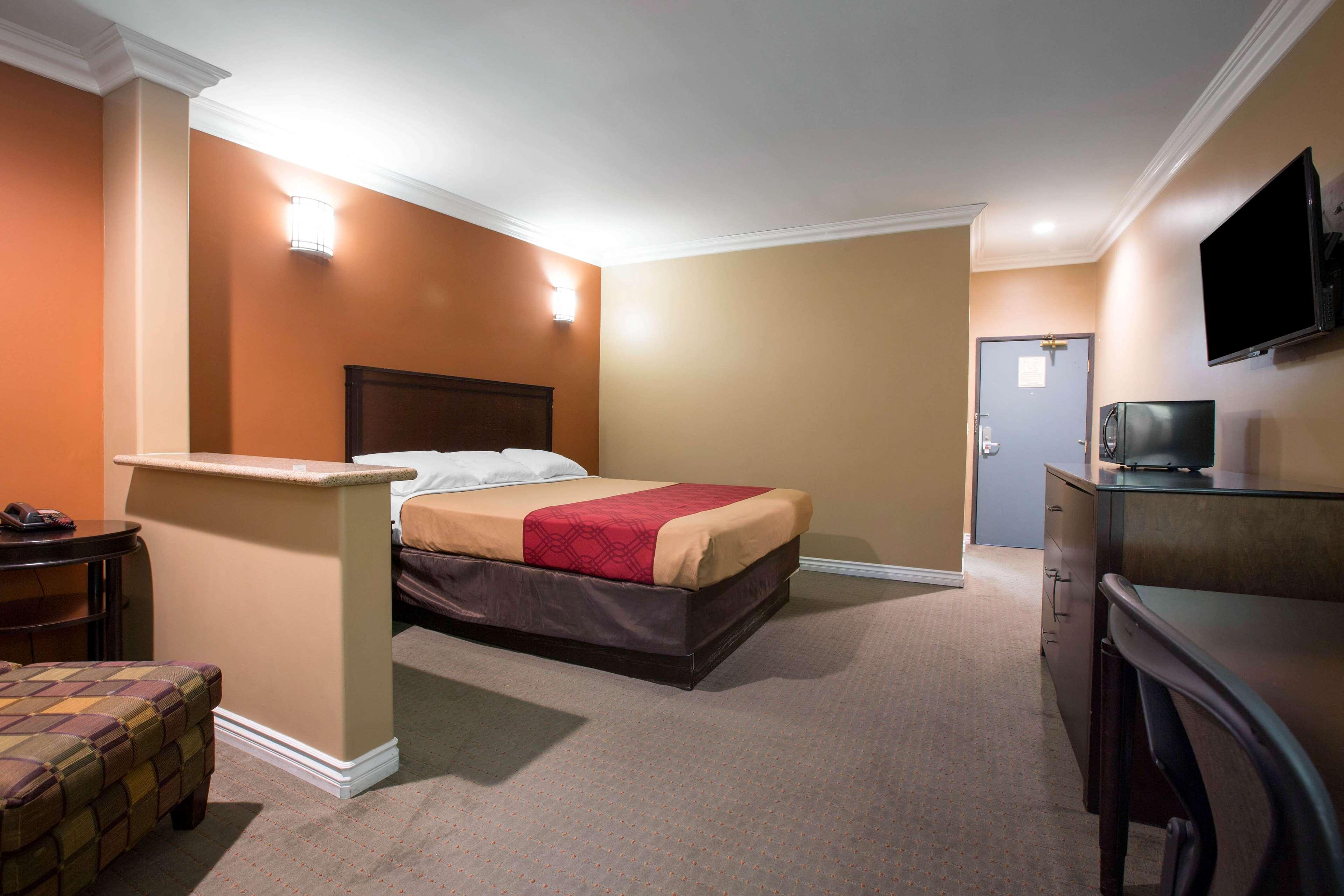 Hotel Baymont By Wyndham Ontario Esterno foto