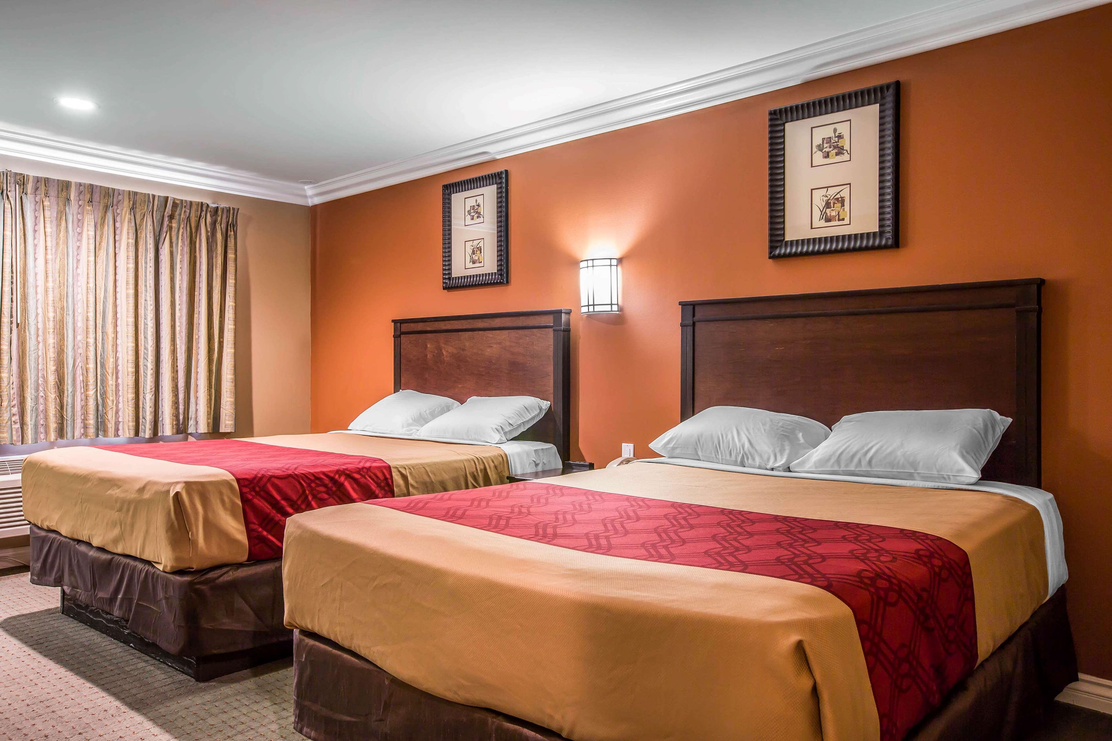Hotel Baymont By Wyndham Ontario Esterno foto