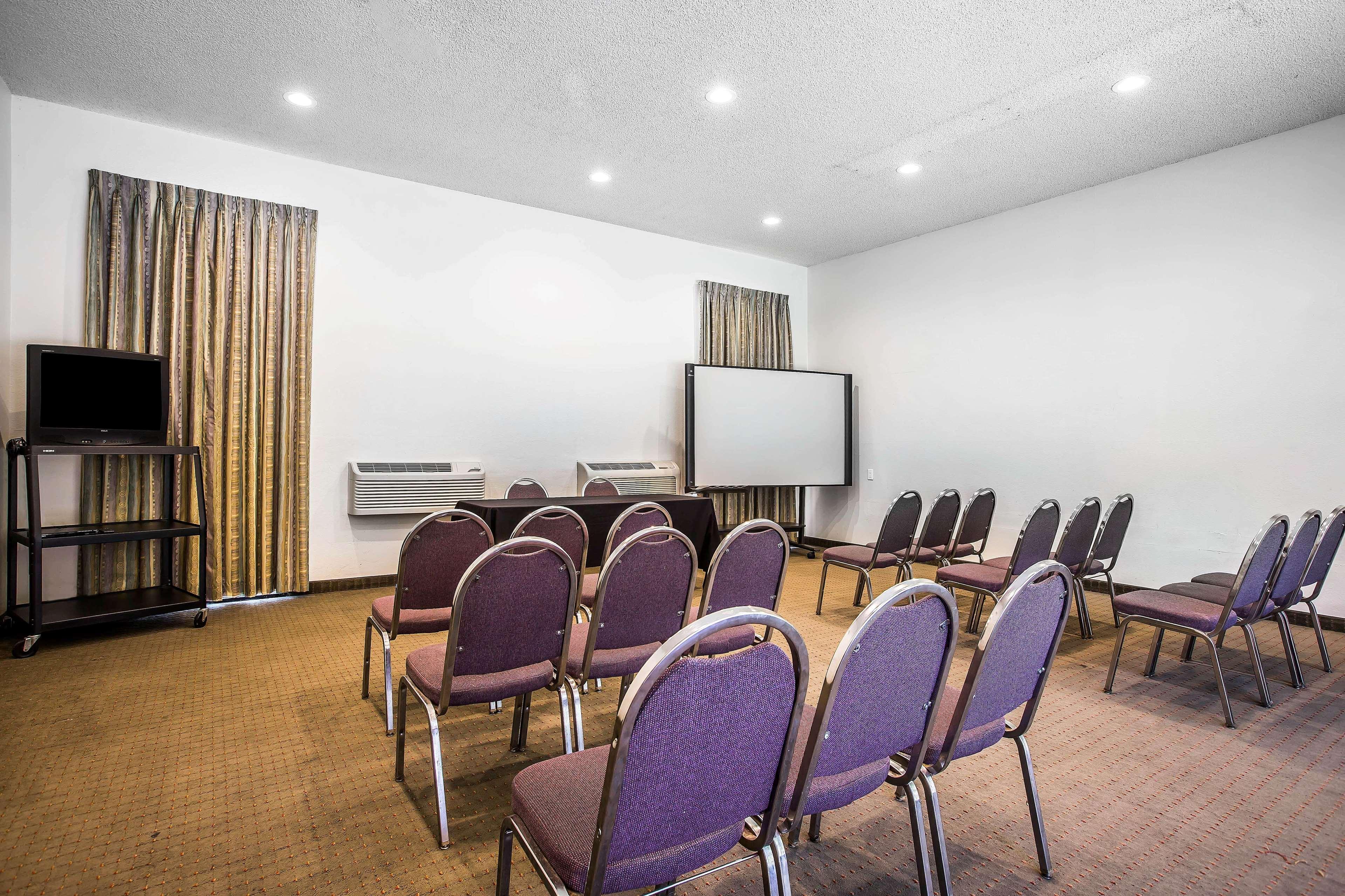 Hotel Baymont By Wyndham Ontario Esterno foto