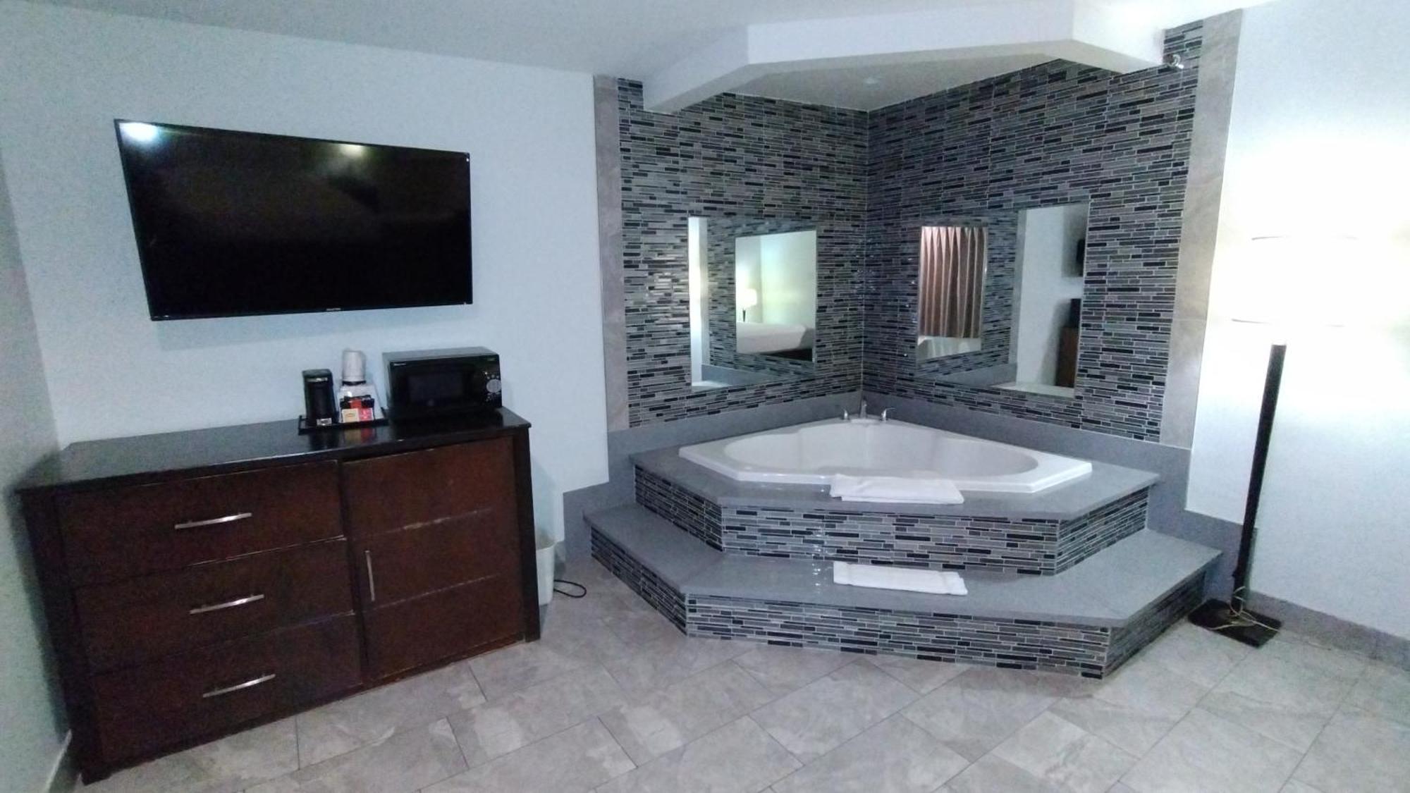 Hotel Baymont By Wyndham Ontario Esterno foto