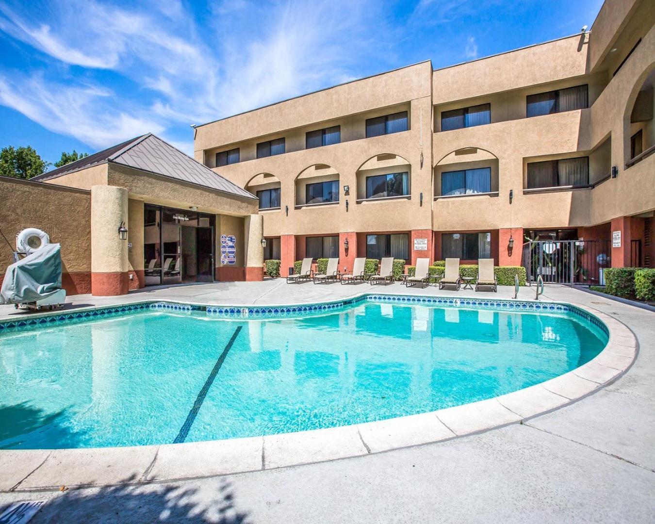 Hotel Baymont By Wyndham Ontario Esterno foto