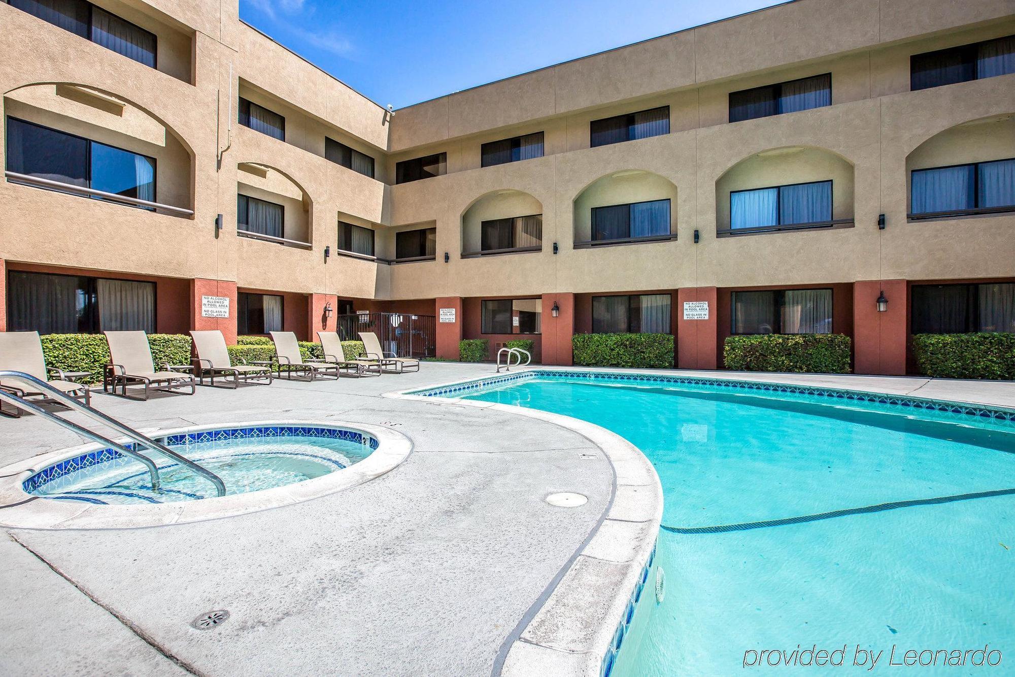 Hotel Baymont By Wyndham Ontario Esterno foto