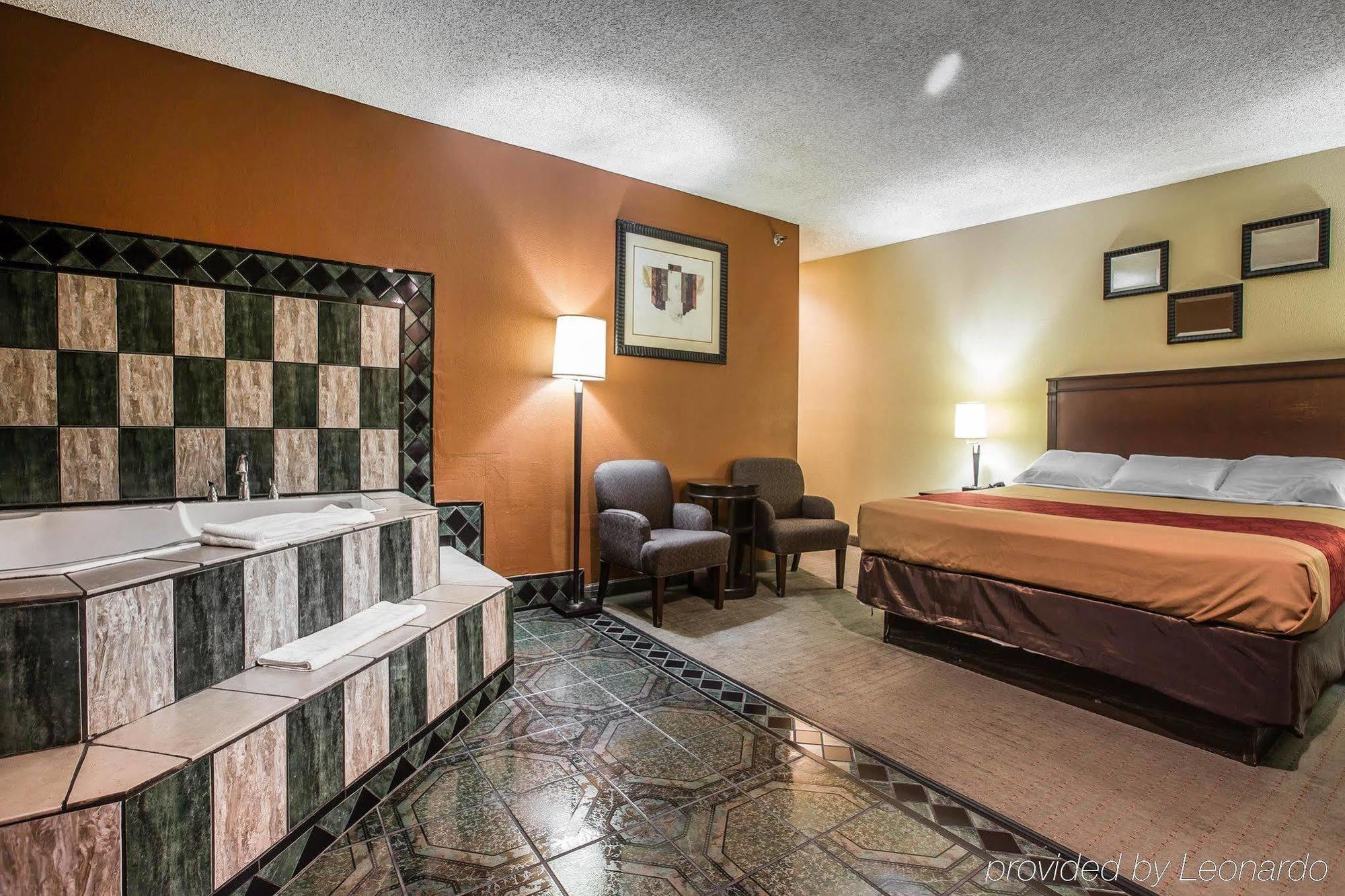 Hotel Baymont By Wyndham Ontario Esterno foto